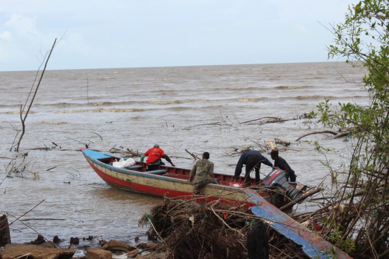Fishers at Weg naar Zee heading into open waters to begin the day’s catch 