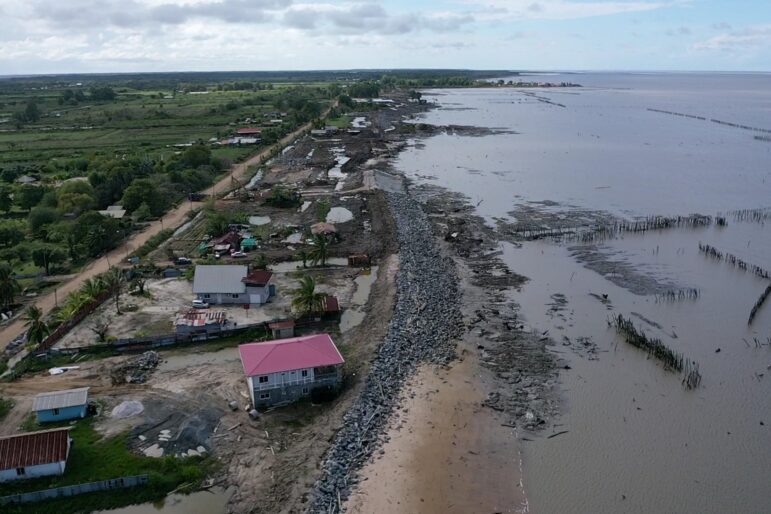 Drone image showing part of the new sea dike at Weg naar Zee. 